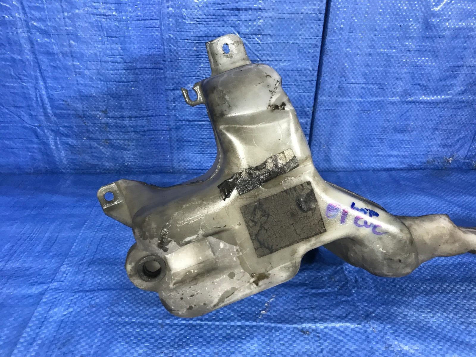 OEM 2002 02 HONDA CIVIC LX 4D SEDAN   WINDSHIELD WIPER FLUID RESERVOIR TANK1