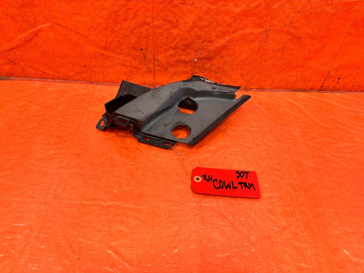 06-11 HONDA CIVIC - 4 DOOR SEDAN - PASSENGER RIGHT WIPER COWL TRIM - OEM #3070