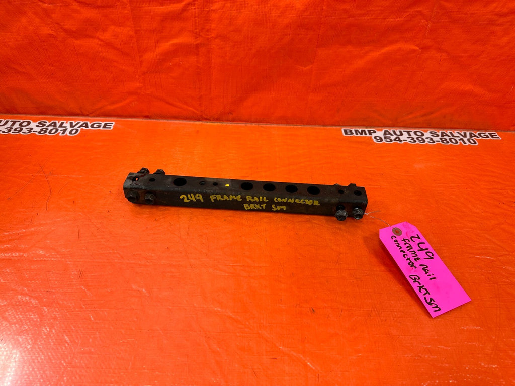 1996 96 TOYOTA TACOMA 2RZ FE 2.4L   FRONT FRAME RAIL CONNECTOR BRACKET OEM 2490