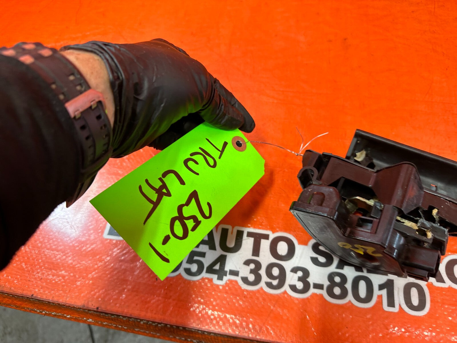 00 05 TOYOTA CELICA   TRUNK RELEASE LOCK LATCH ACTUATOR   OEM FACTORY #2508