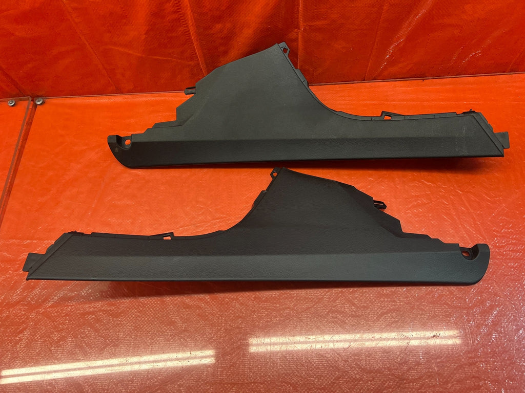 15 21 SUBARU WRX & STI   ARM REST CENTER SHIFTER CONSOLE TRIM   LEFT & RIGHT 1704