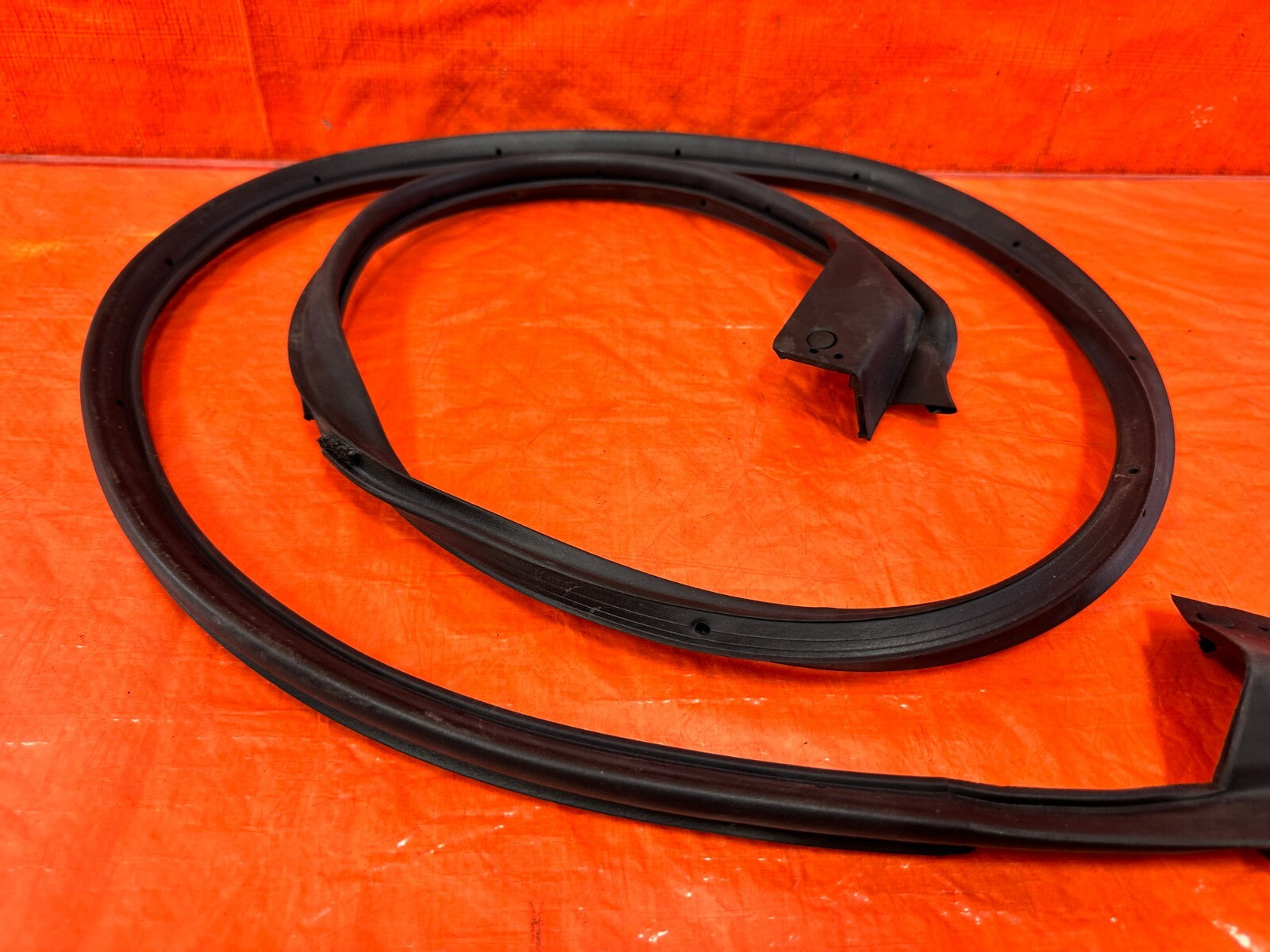 13 20 SUBARU BRZ   PASSENGER RIGHT DOOR LOWER WEATHER STRIP RUBBER SEAL OEM 2922