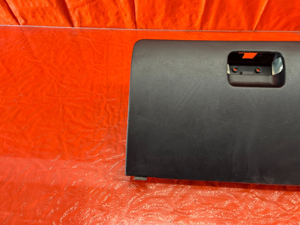 94 01 ACURA INTEGRA 2 & 4 DOOR   GLOVE BOX   BLACK   NO LOCK PRESENT   OEM #1195