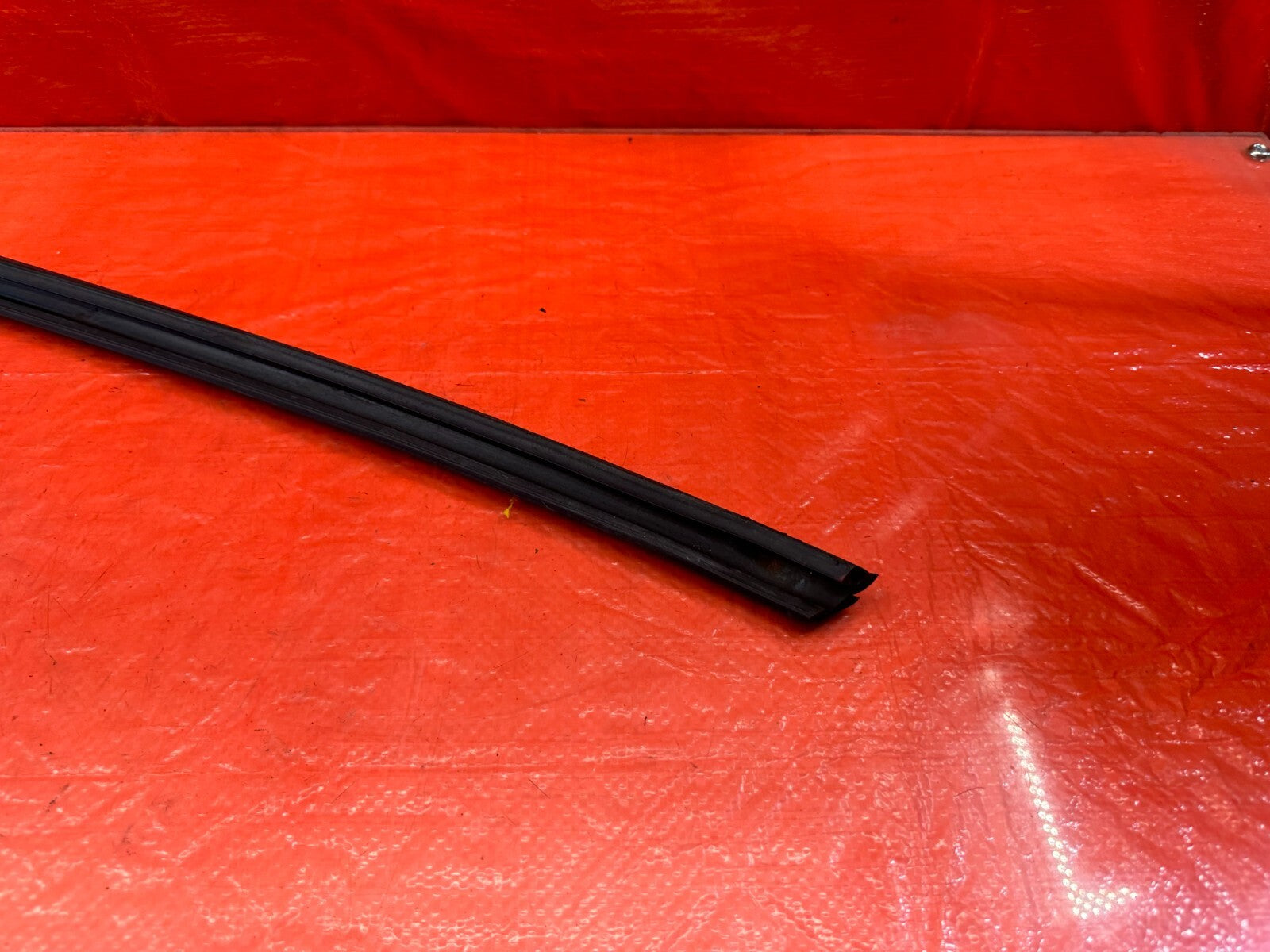 96 00 HONDA CIVIC   COUPE & HATCH   PASSENGER RIGHT DOOR GLASS SUB SEAL OEM #2014
