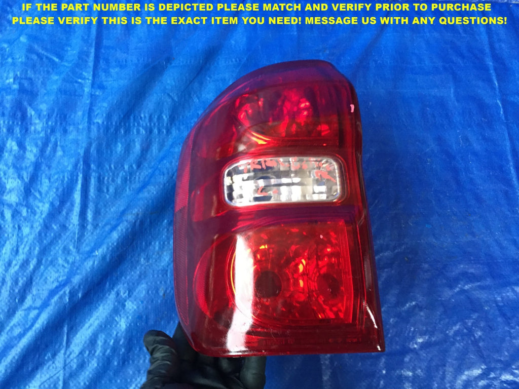 OEM 2004   2005 04 05 TOYOTA RAV4   DRIVER LEFT TAIL LIGHT LAMP L LH0