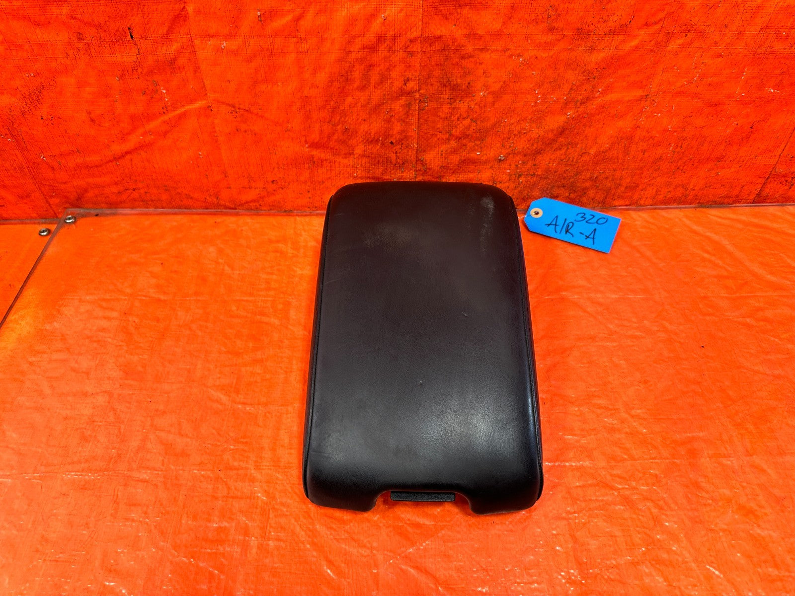 08 13 INFINITI G37 COUPE   ARM REST CENTER CONSOLE BLACK LEATHER TOP PORTION OEM0
