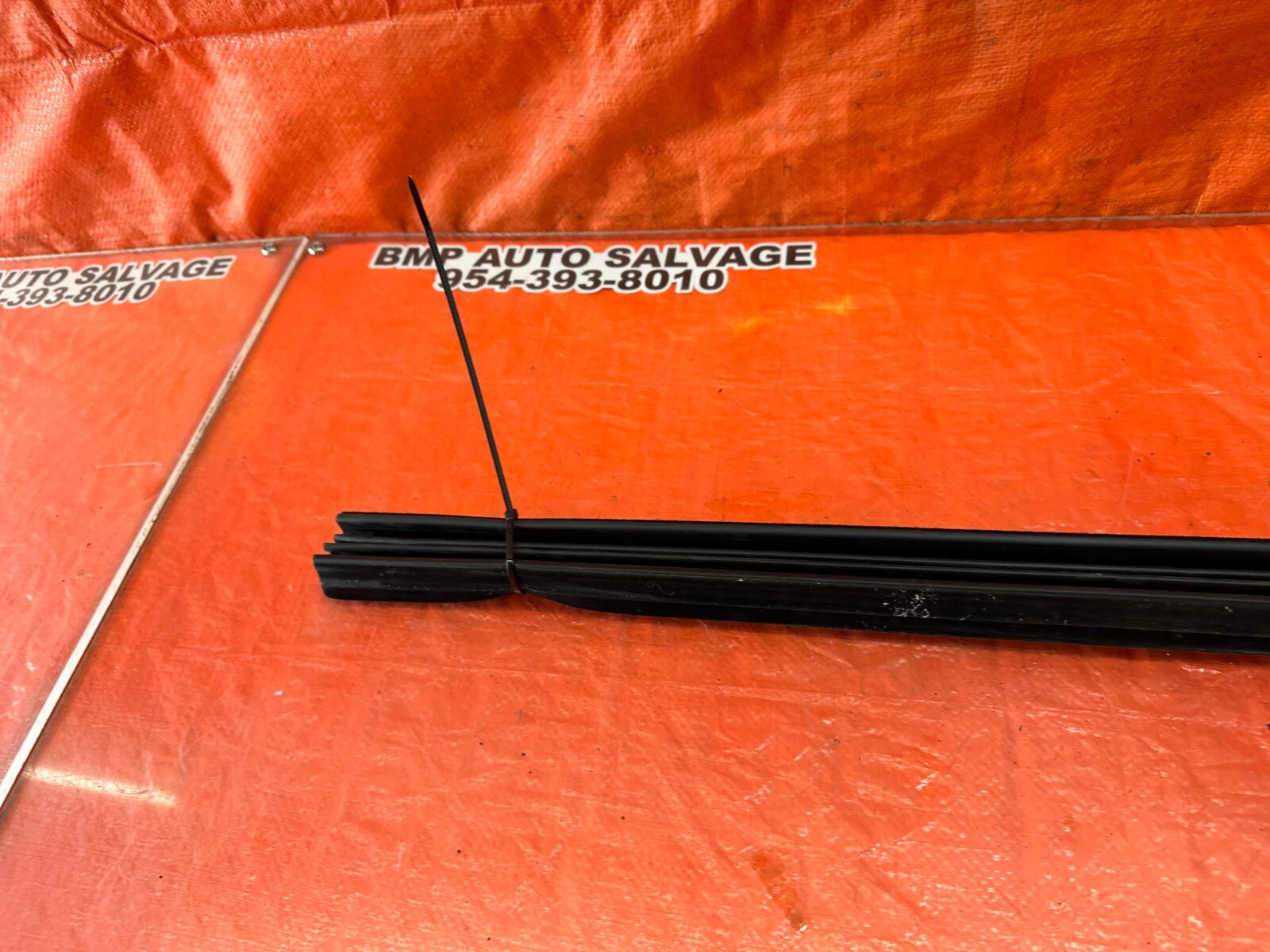 08 15 INFINITI G37 Q60   LEFT & RIGHT   DOOR PANEL INTERIOR GLASS TRIM   OEM 2455