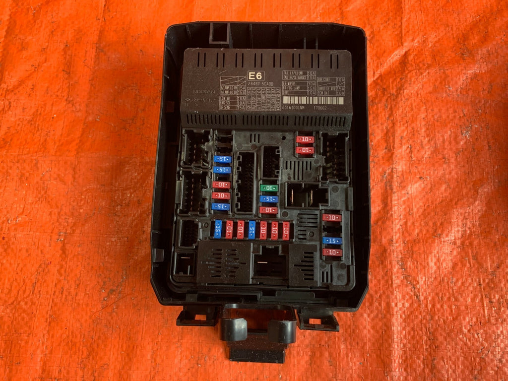 OEM 2017 2018 Q60   2018 Q50 FUSE BOX JUNCTION CONTROL PANEL 284B7 5CA0D  3