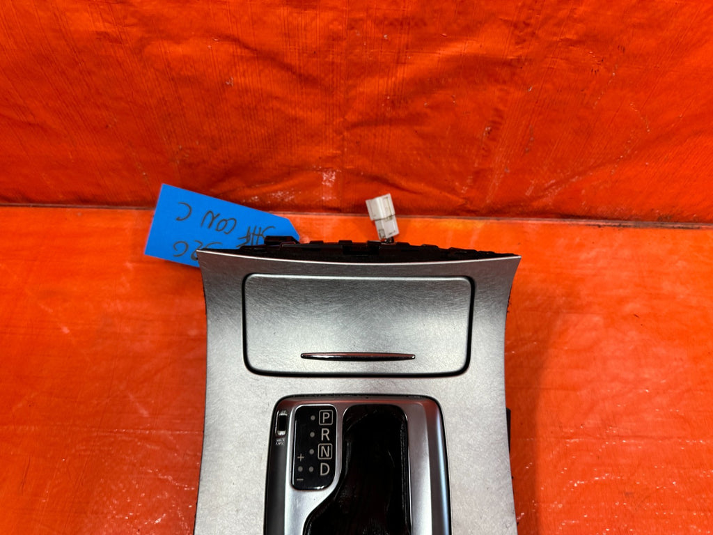 08 09 INFINITI G37 2D COUPE   AUTOMATIC SHIFTER TRIM AND BOOT   OEM 3207