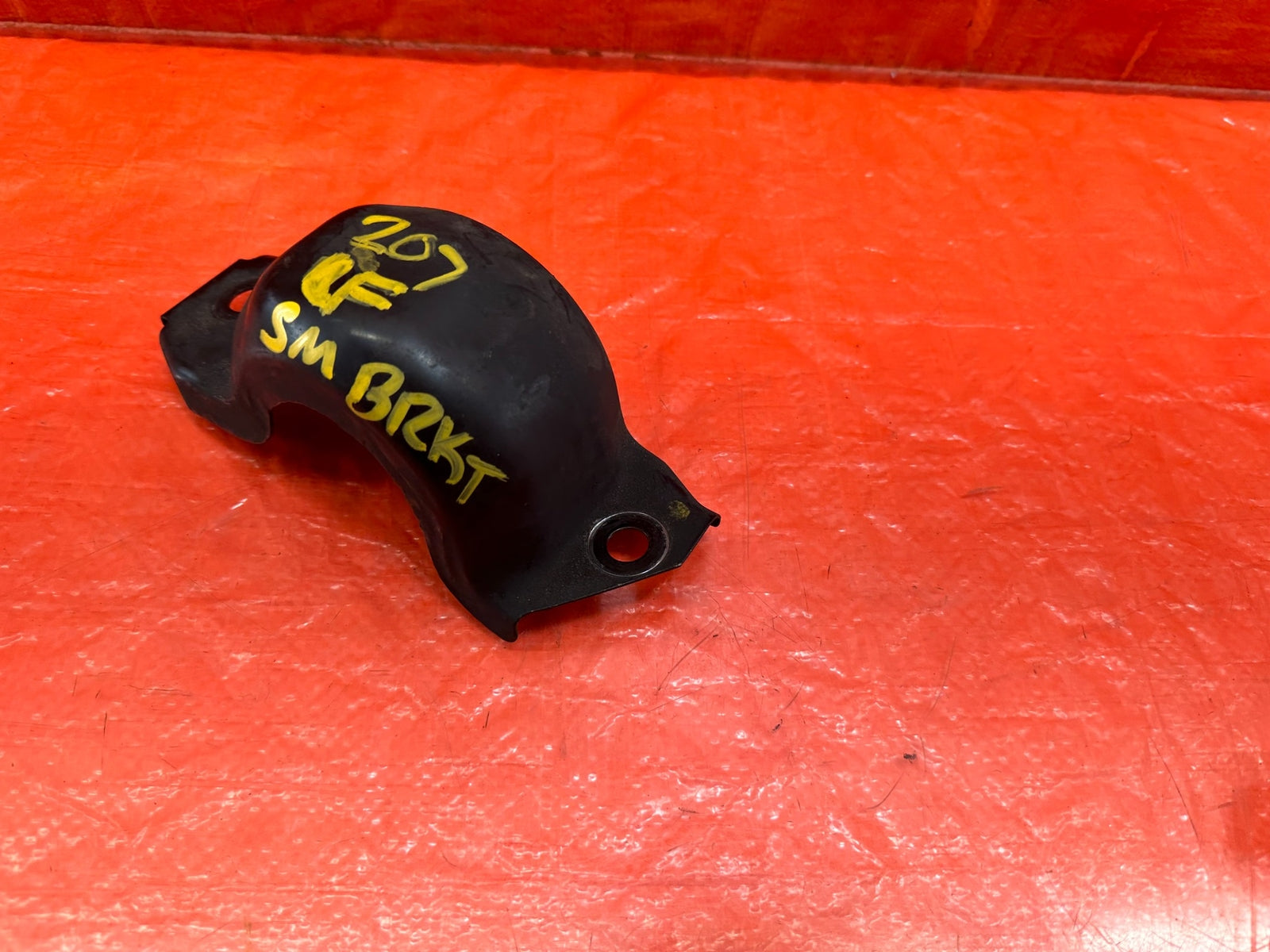 08 15 INFINITI G37 Q60   DRIVER LEFT FRONT LOWER CONTROL ARM BRACKET   OEM #2074