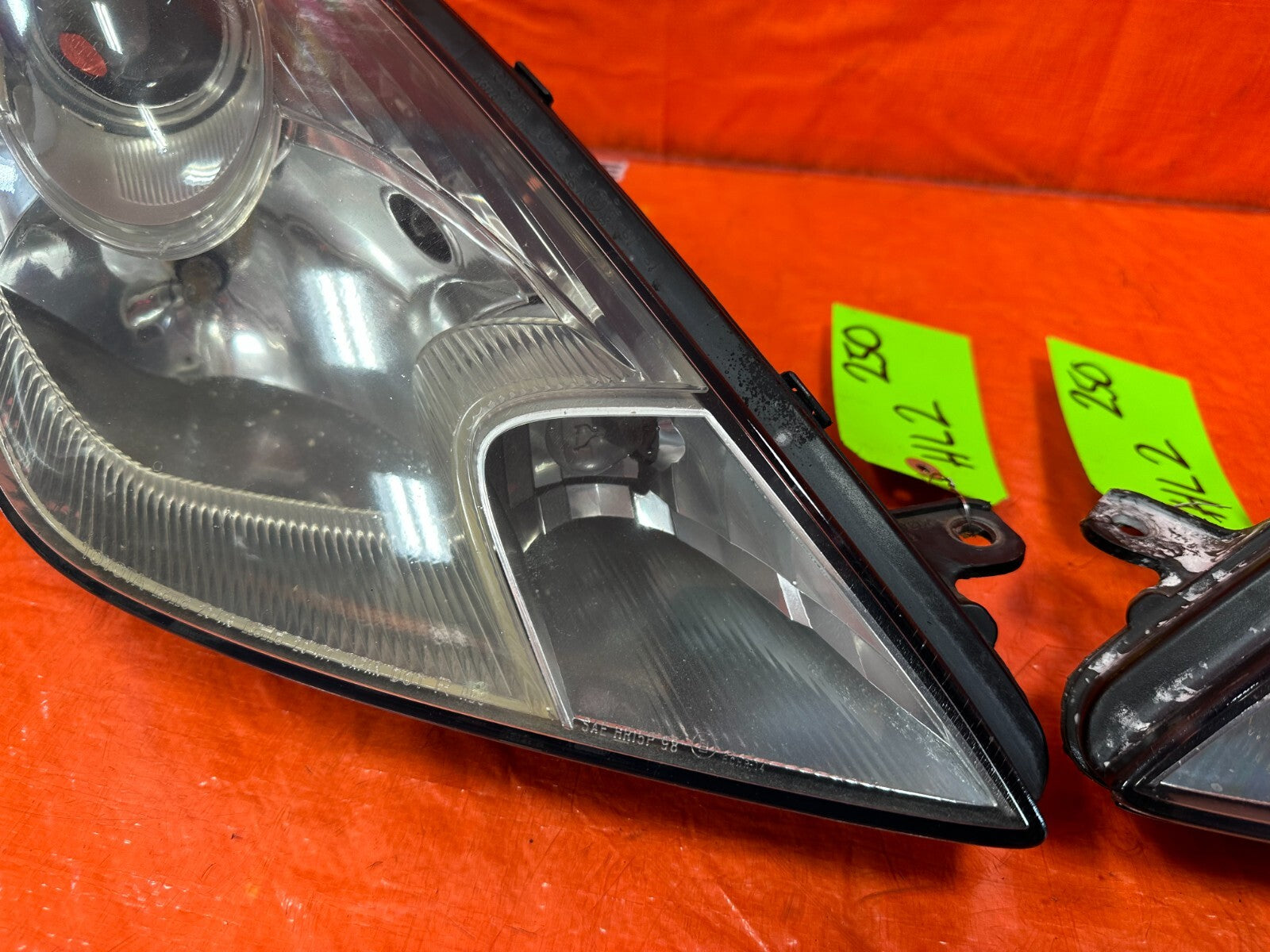 00 05 TOYOTA CELICA   LEFT & RIGHT   HALOGEN HEADLIGHTS HEADLAMPS   OEM #25016