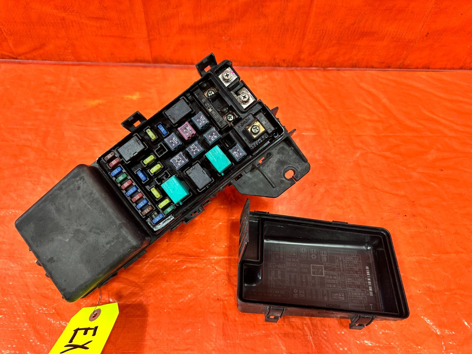06 08 ACURA TSX   EXTERIOR ENGINE BAY UNDER HOOD   FUSE BOX PANEL   OEM 2756