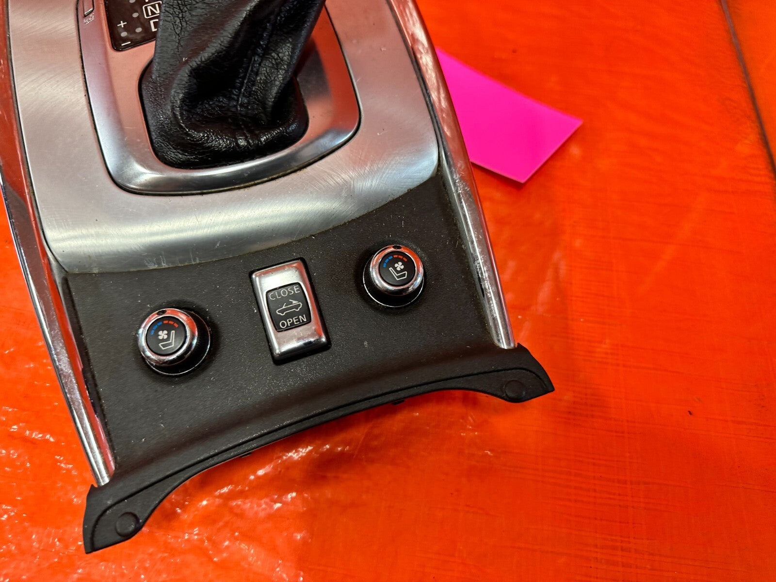 09 13 INFINITI G37 CONVERTIBLE   AUTOMATIC SHIFTER CONSOLE COMPLETE   OEM #2782