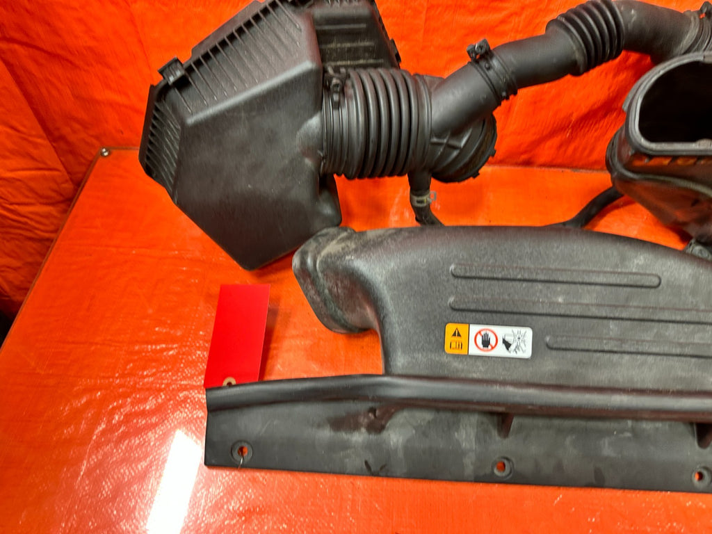 13 16 HYUNDAI GENESIS COUPE 3.8L FACTORY INTAKE W ARM AIR BOX RESONATOR OEM 3024