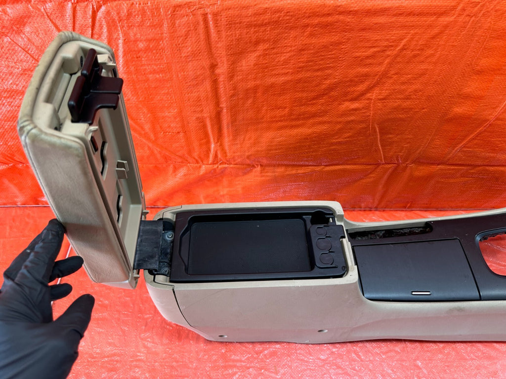 04 08 ACURA TSX   ARM REST / CENTER CONSOLE STORAGE COMPARTMENT BIN TAN OEM #19616