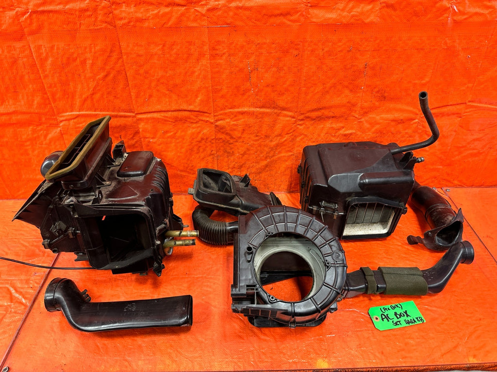 90 91 HONDA CIVIC HATCHBACK   UNDER THE DASHBOARD AC BOXES BLOWER EVAPARATOR0