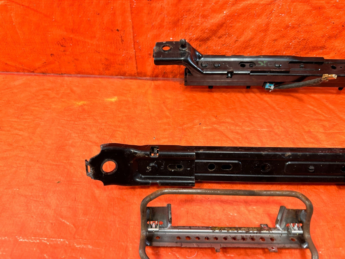 09-15 INFINITI G37 CONVERTIBLE - DRIVER LEFT SEAT RAIL WITH ALL MOTORS - OEM 3103