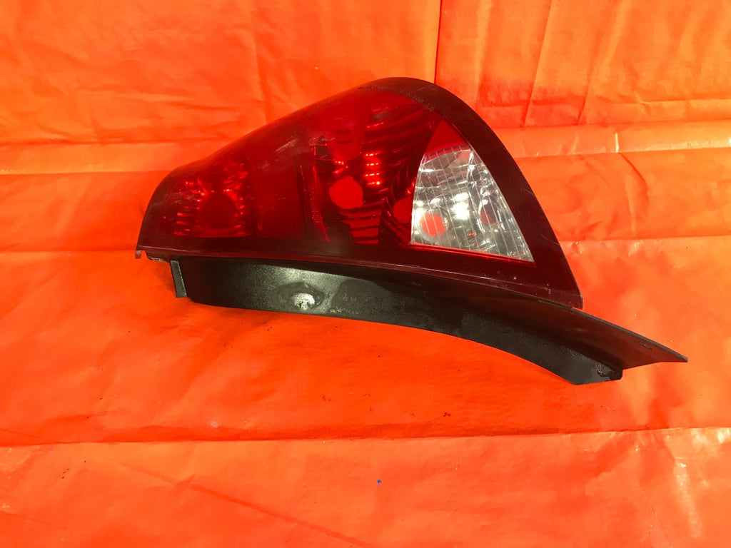 OEM 2003 2004 03 04 SATURN ION 4 DOOR SEDAN PASSENGER RIGHT TAIL LIGHT LAMP 5