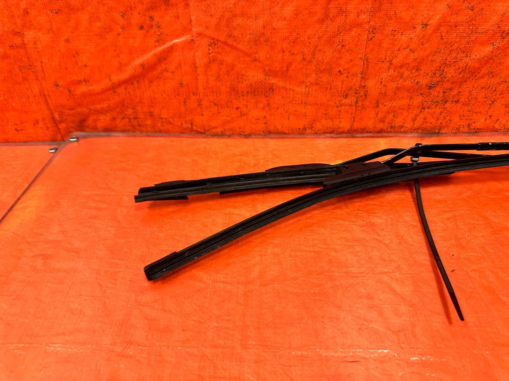 92 95 HONDA CIVIC   LEFT & RIGHT WINDSHIELD WIPER ARMS   OEM #32711