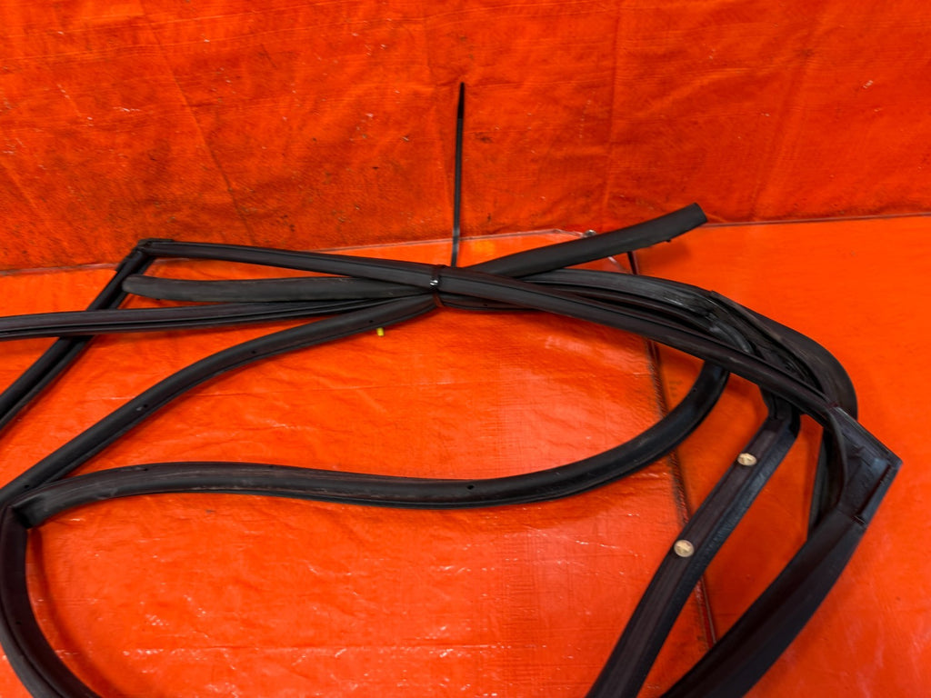 13 15 HONDA CIVIC SEDAN   LEFT REAR DOOR   WEATHER STRIP & RUN CHANNEL   OEM7