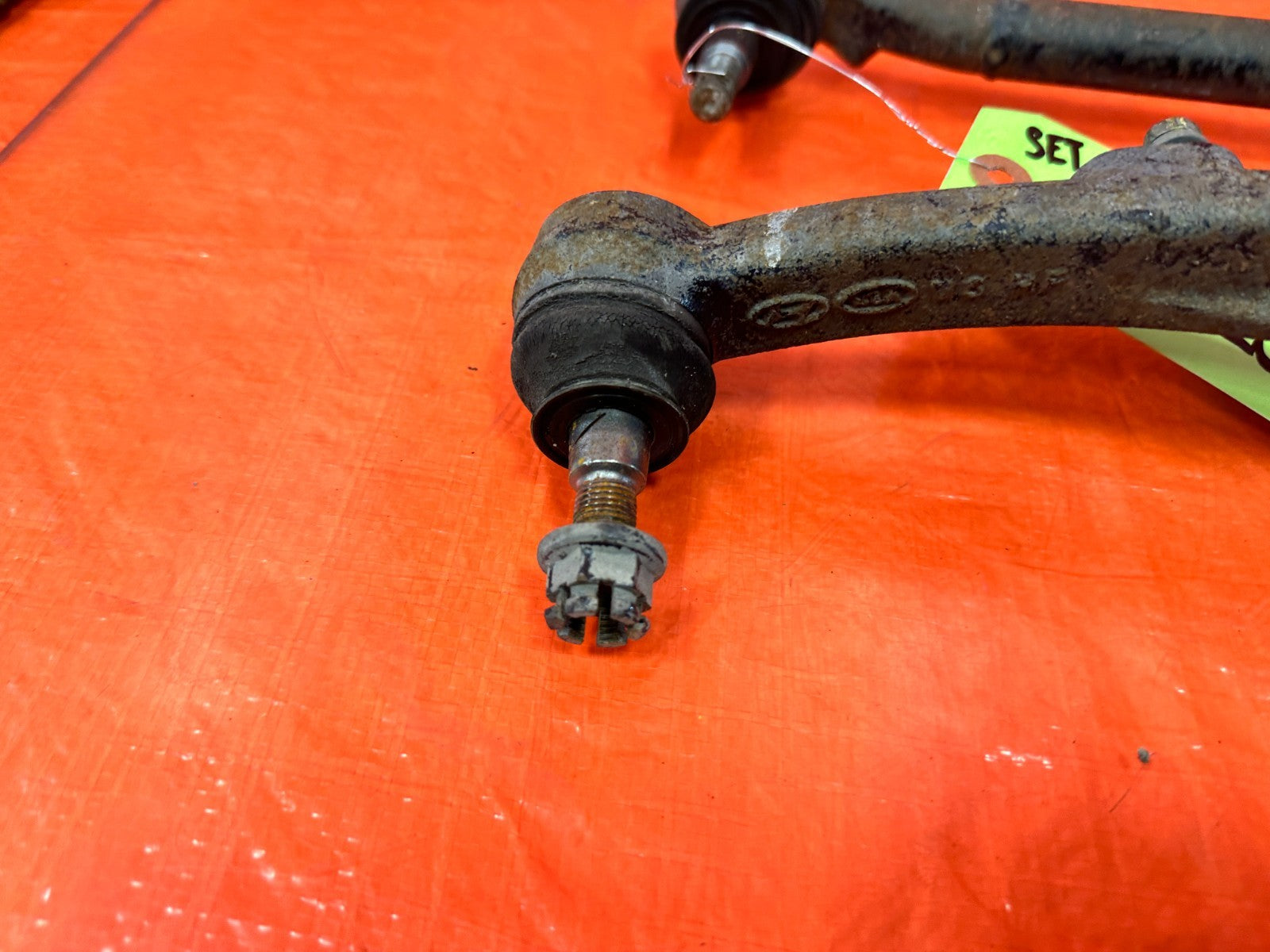 13 16 HYUNDAI GENESIS COUPE   DRIVER LEFT FRONT SPINDLE KNUCKLE AND ALL ARMS OEM16