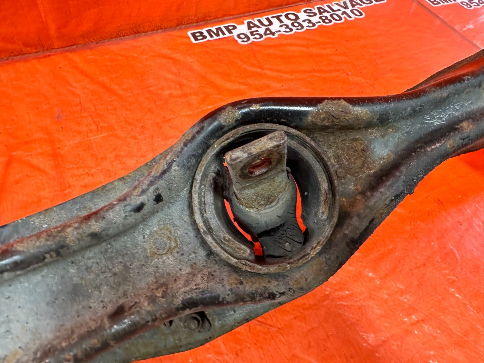 94 01 ACURA INTEGRA   PASSENGER RIGHT REAR TRAILING ARM WITH CALIPER ROTOR CABLE13