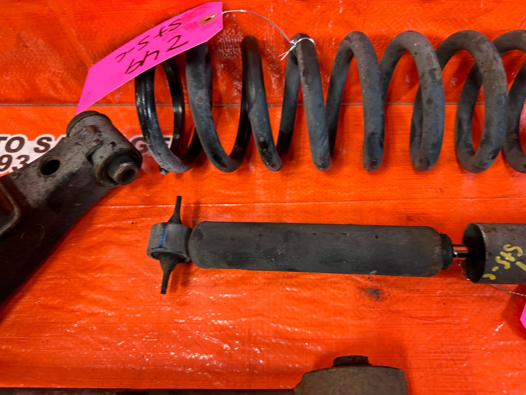 96 00 TOYOTA TACOMA   2.4L   MANUAL ONLY   RIGHT FRONT SPINDLE W/ CONTROL ARMS12