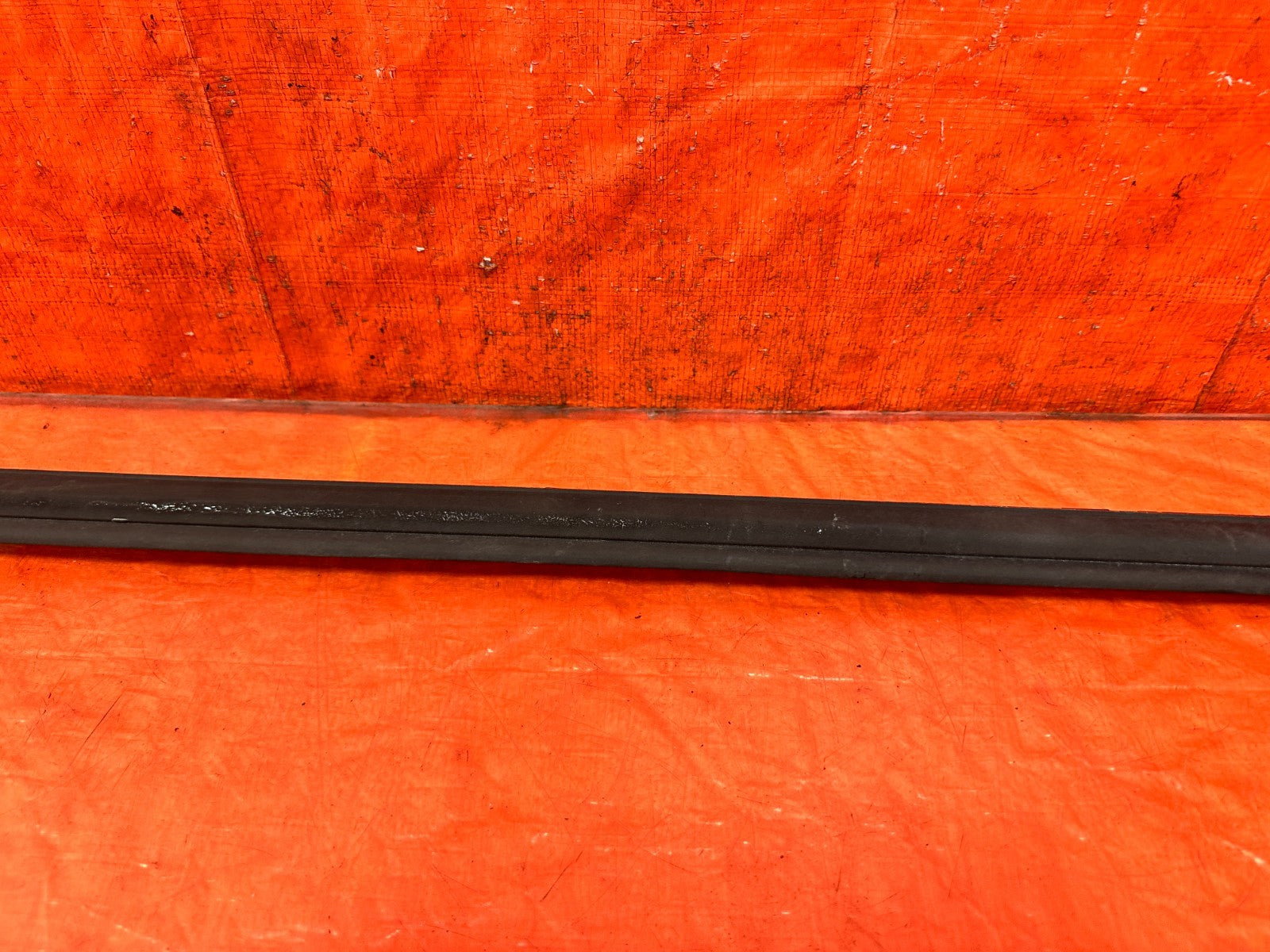 90 91 HONDA CIVIC HATCHBACK   DRIVER LEFT EXTERIOR WINDOW GLASS TRIM   OEM 3172