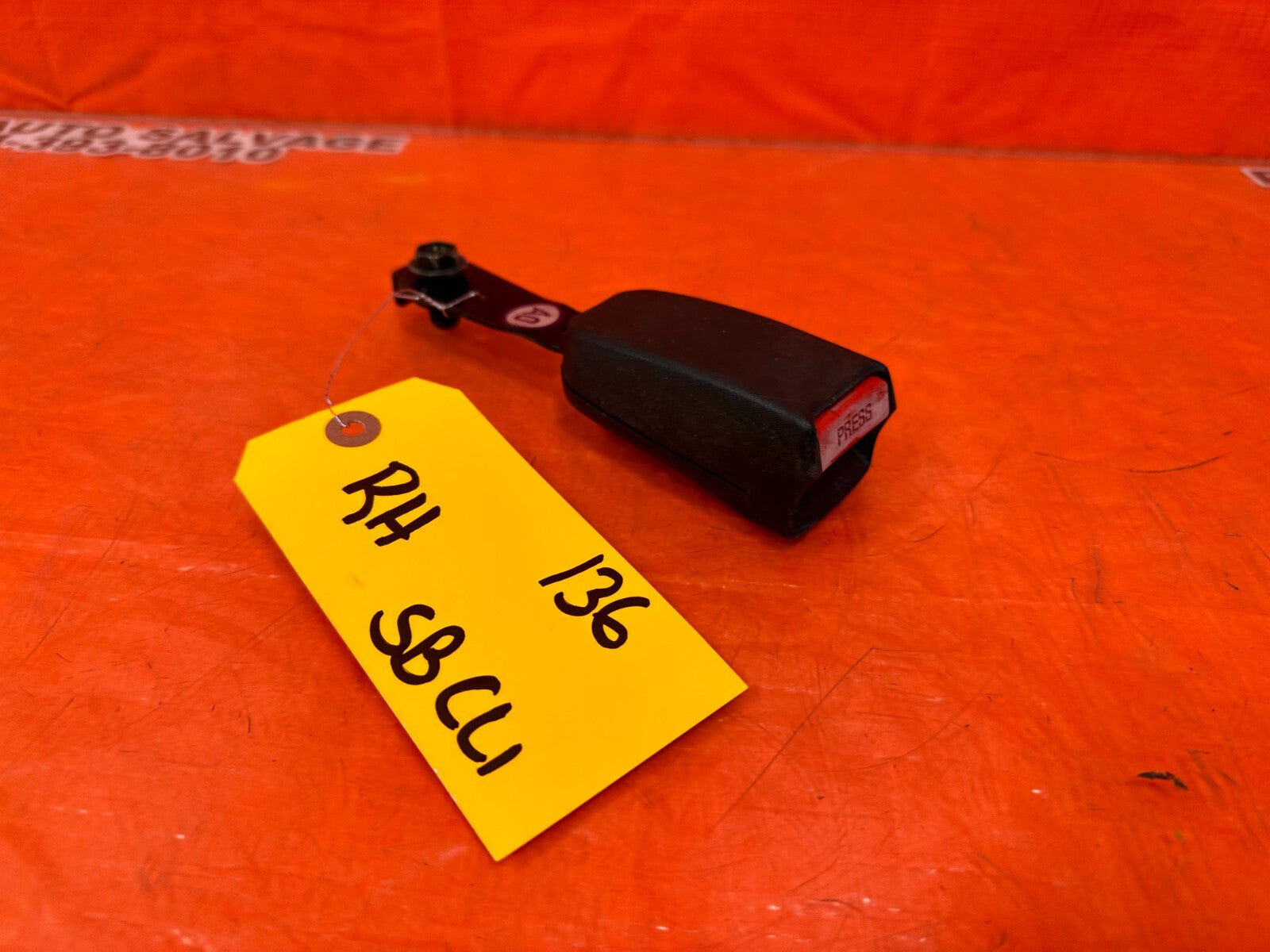 97 01 HONDA PRELUDE   PASSENGER RIGHT FRONT SEAT BELT CLIP BUCKLE   OEM #1365