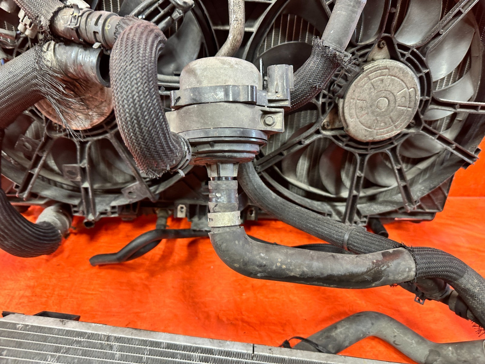 16 24 INFINITI Q50   3.0L   RADIATOR W/ FANS WATER PUMP / HEAT EXCAHNGER / TANKS6