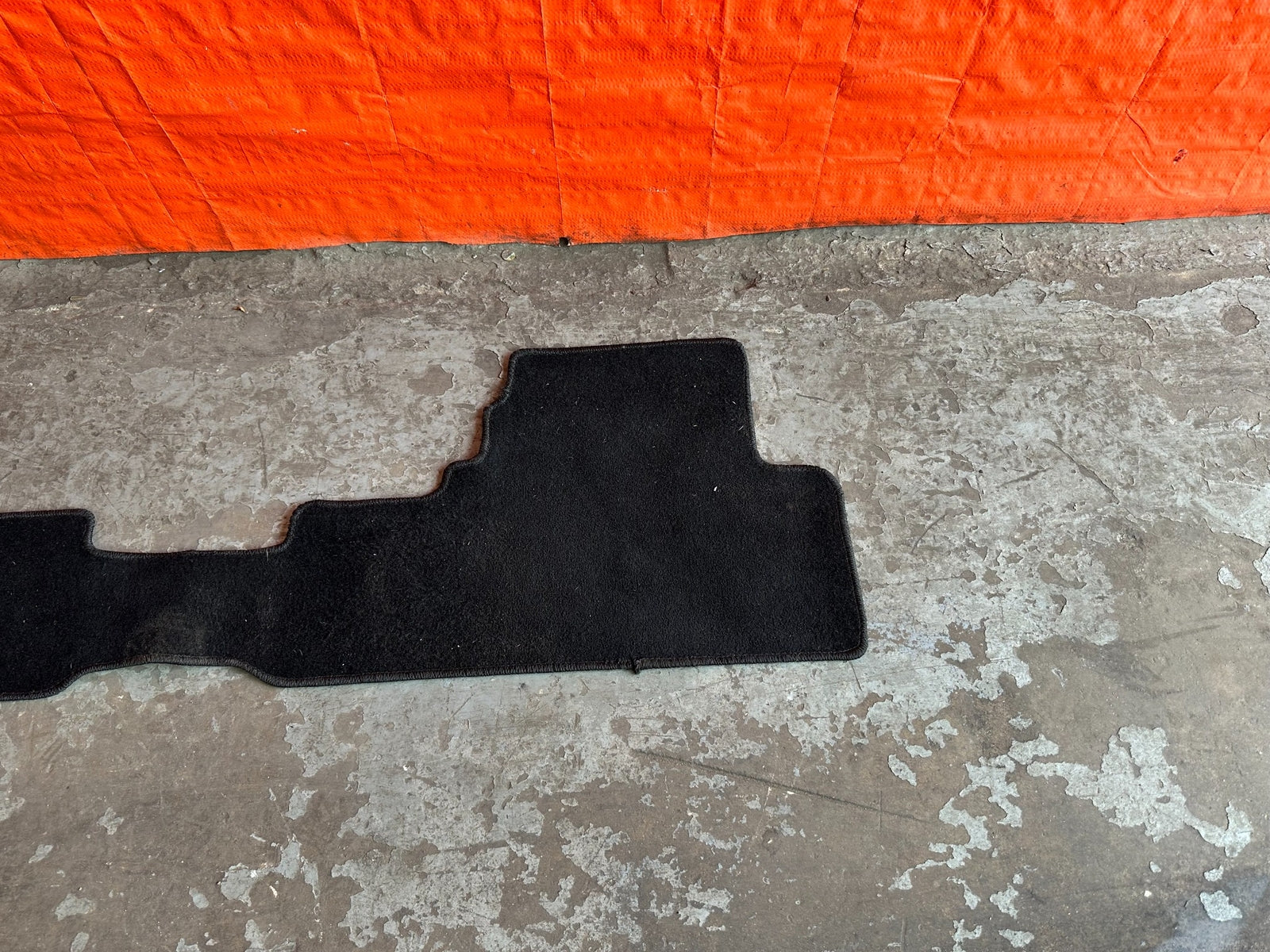 08 15 INFINITI G37 & Q60    2D COUPE   REAR FLOOR MAT   BLACK   OEM #1884