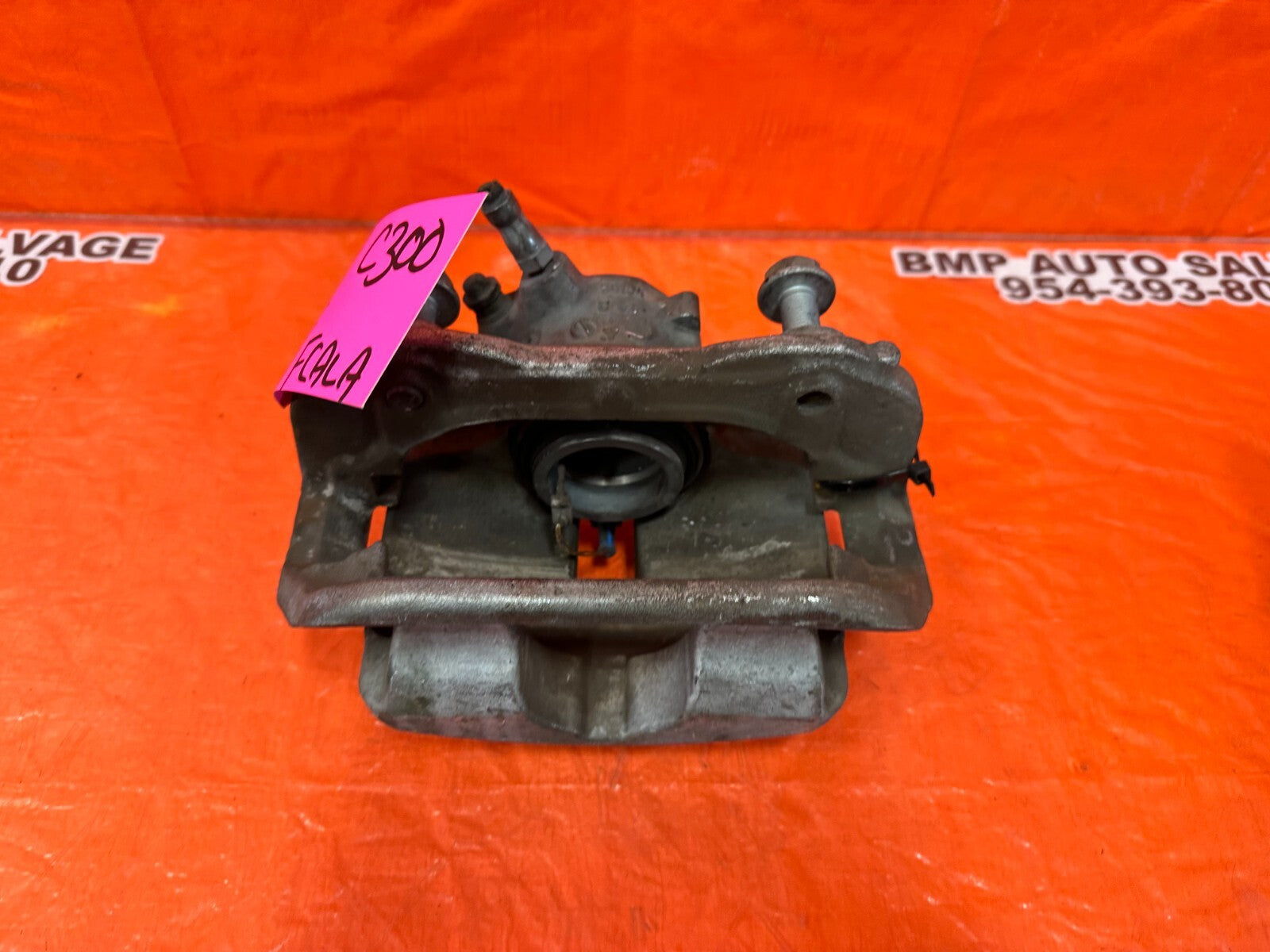 15 20 MERCEDES BENZ   W205   C300   NON SPORT   RIGHT FRONT BRAKE CALIPER OEM 17