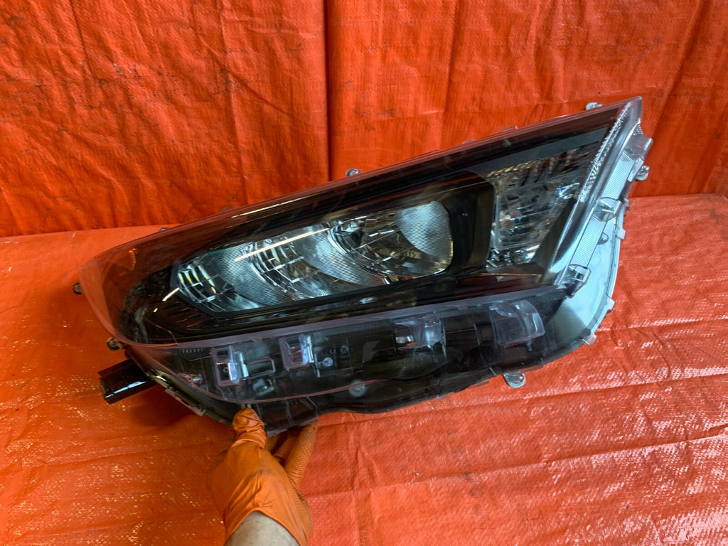 OEM 2019 2020 19 20 TOYOTA RAV4 XLE PASSENGER RIGHT HEADLIGHT BLACK HOUSING LED11