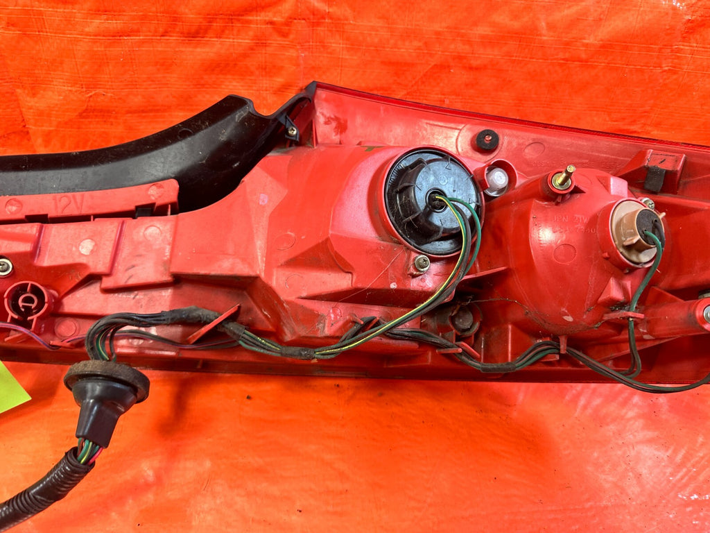 03 05 INFINITI G35 COUPE   DRIVER LEFT   TAIL LIGHT LAMP   OEM FACTORY #2988