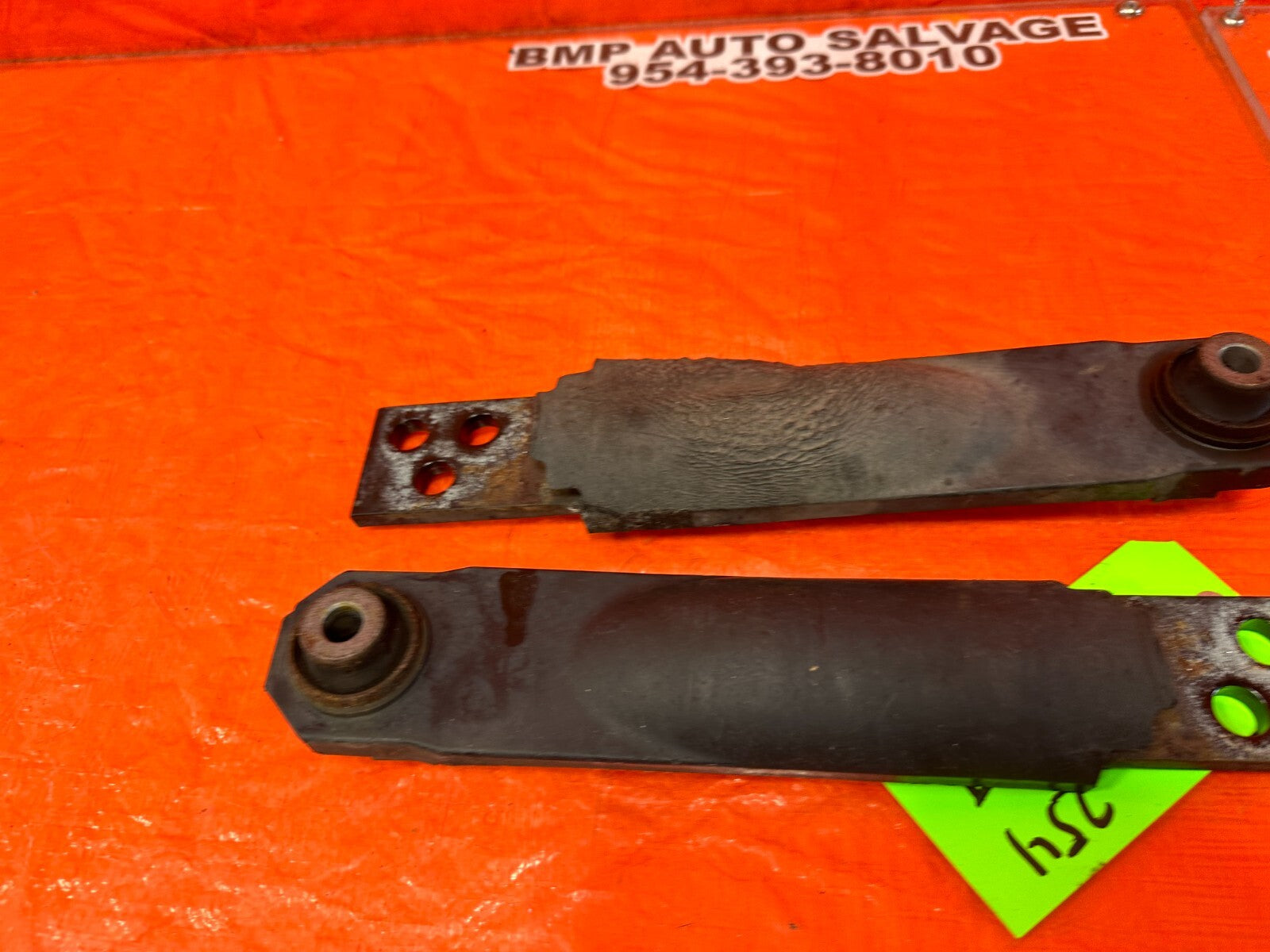 02 06 ACURA RSX   LEFT AND RIGHT REAR LOWER CONTROL ARM SET ARMS   OEM #2546