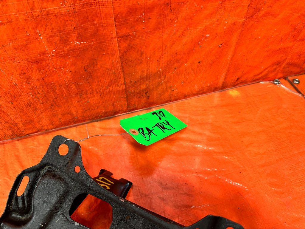 90 91 HONDA CIVIC HATCHBACK   BATTERY MOUNTING TRAY BRACKET   OEM 3174