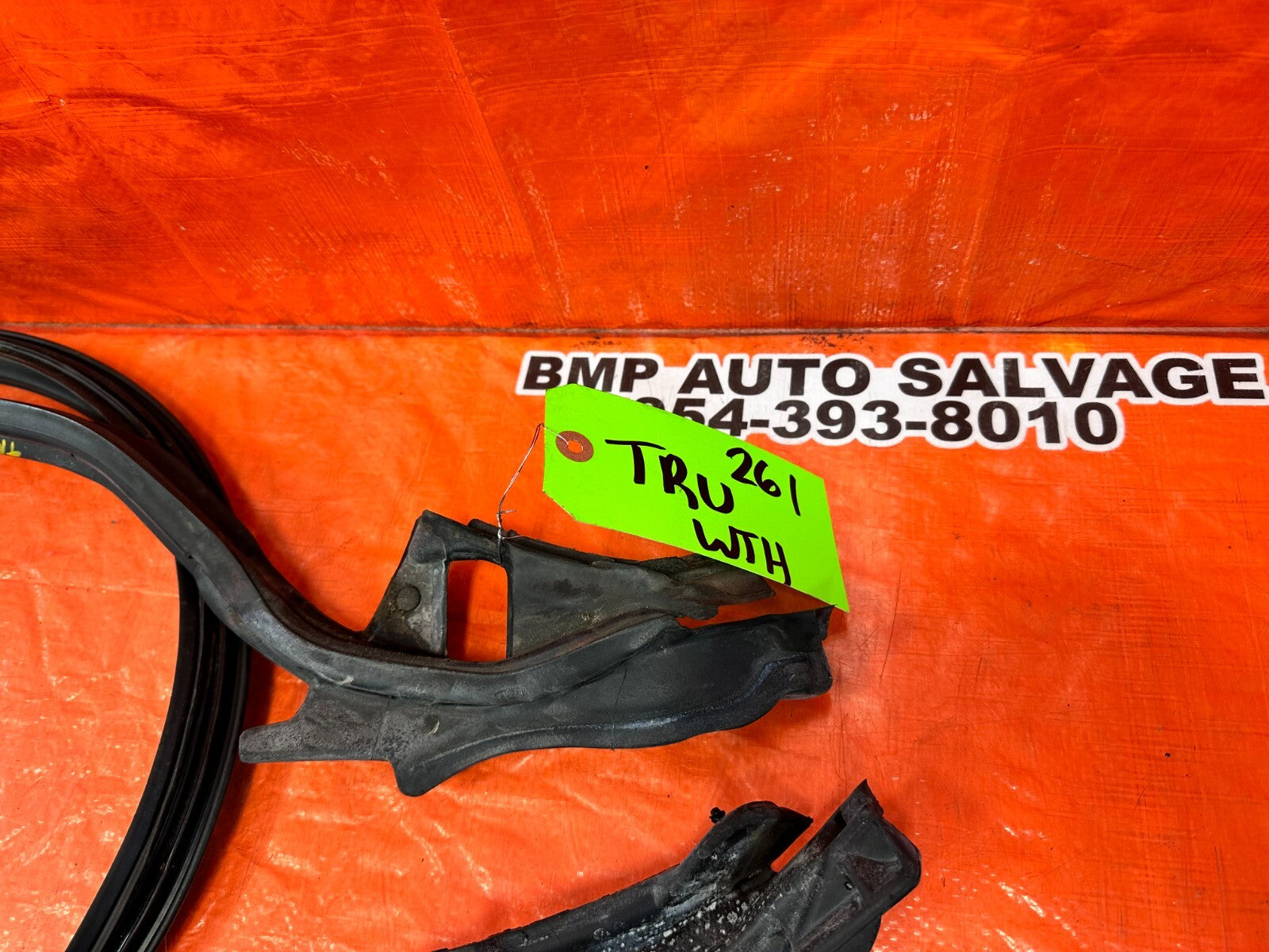 02 10 LEXUS SC430   REAR CONVERTIBLE TOP WEATHER STRIP RUBBER GASKET   OEM #2615