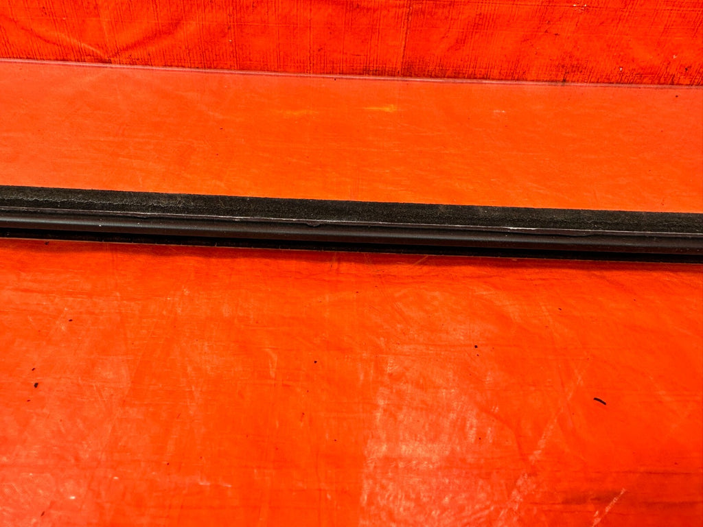 04 08 ACURA TSX   DRIVER LEFT EXTERIOR WINDOW GLASS TRIM   OEM FACTORY #27515