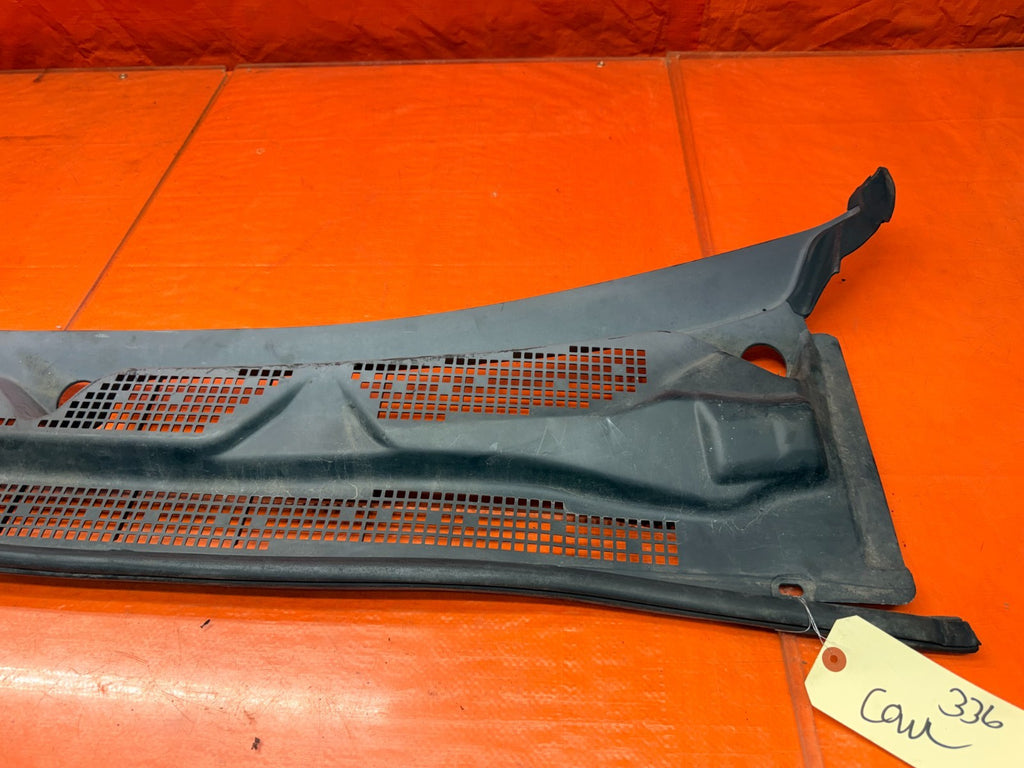 97 01 HONDA PRELUDE 2.2L FRONT WINDSHIELD WIPER COWL VENT COVER PLASTIC OEM #3366