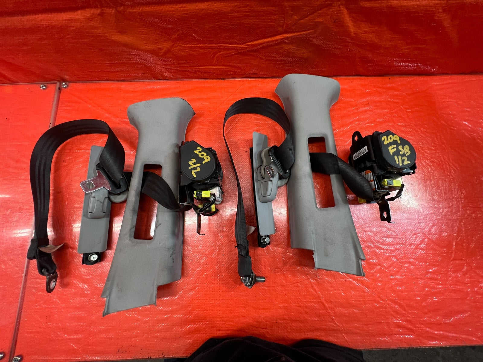 04 05 ACURA TSX   LEFT & RIGHT FRONT SEAT BELTS   BLACK COLOR   OEM FACTORY #20914