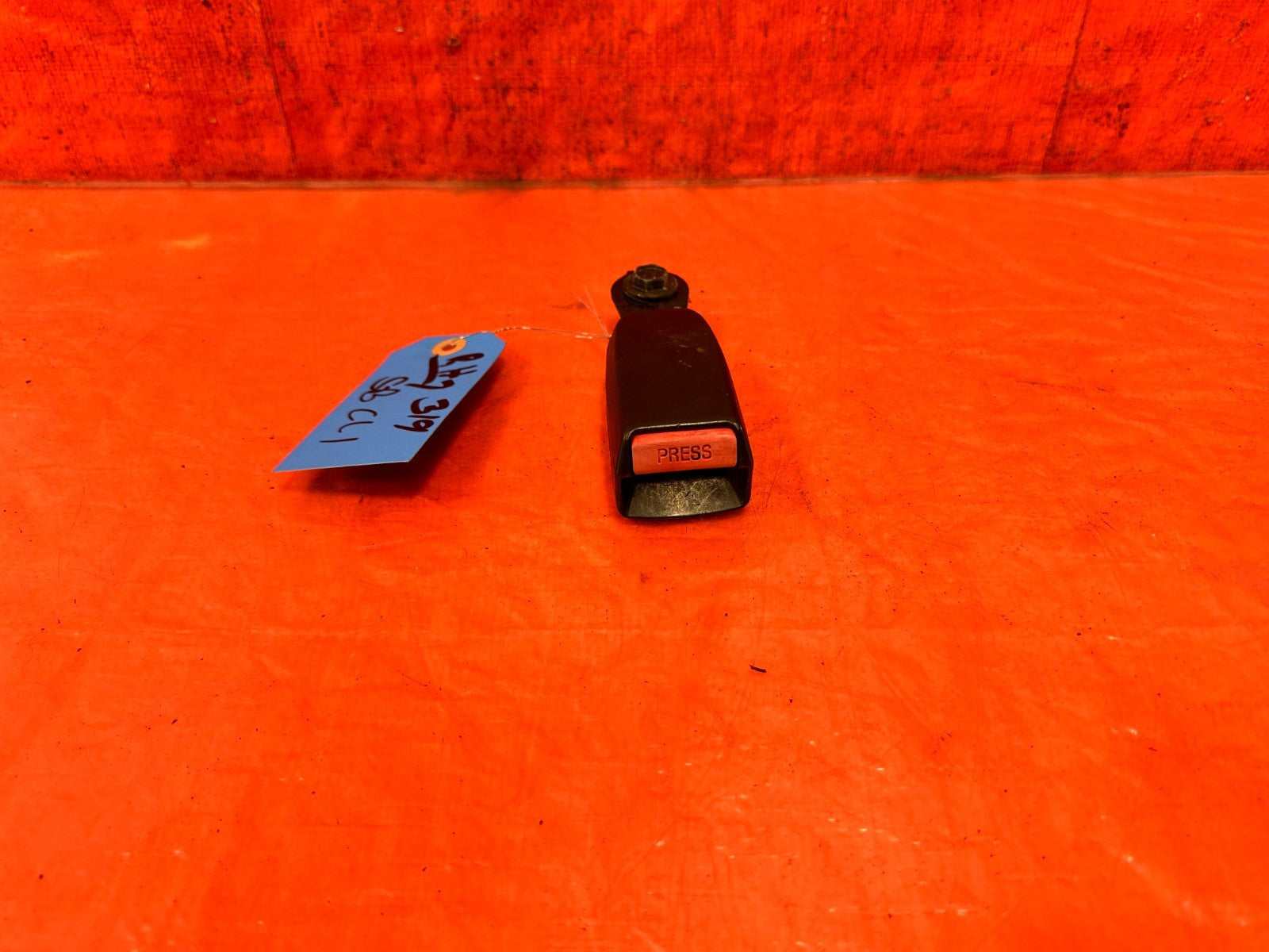 96 00 HONDA CIVIC   PASSENGER RIGHT FRONT SEAT BELT CLIP BUCKLE OEM #3191