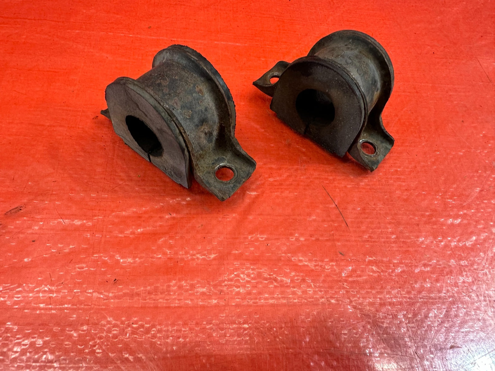 92 01 HONDA PRELUDE   LEFT & RIGHT   REAR SWAY BAR BRACKETS & BUSHINGS   OEM 2106