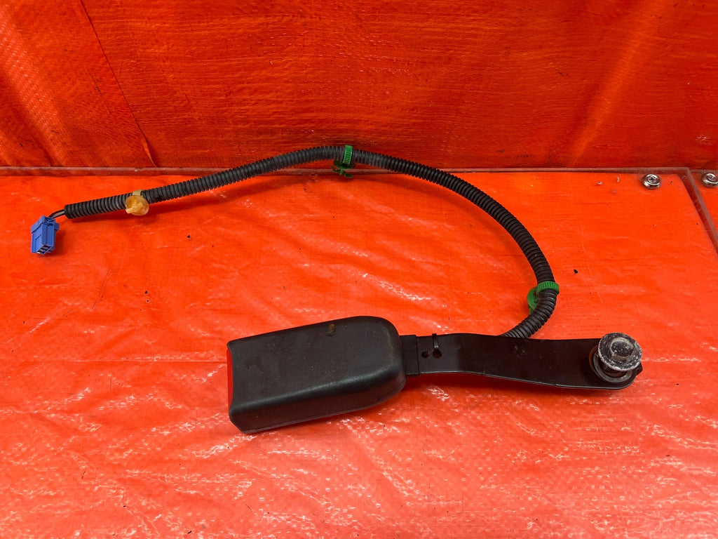 04 05 ACURA TSX   PASSENGER RIGHT   FRONT   SEAT BELT CLIP BUCKLE   OEM #2098