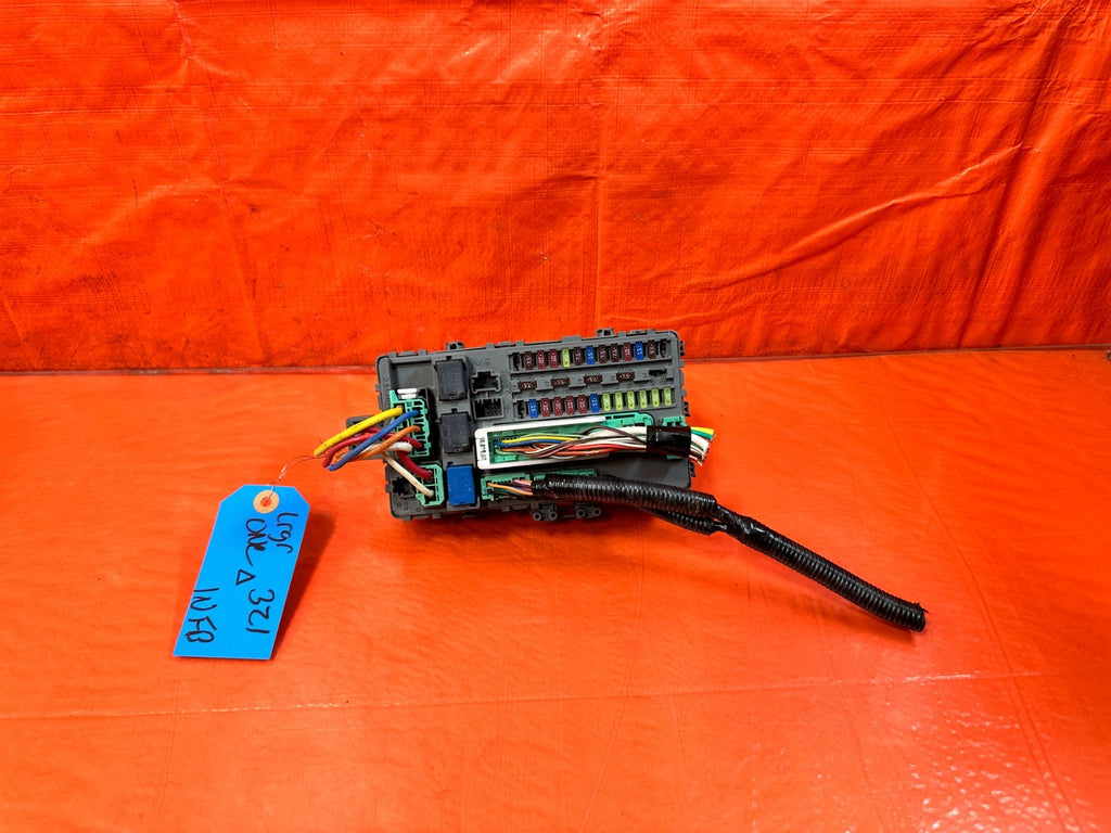 09 10 ACURA TSX 6 SPEED INTERIOR CABIN UNDER DASH FUSE BOX PANEL RIGHT SIDE 3210