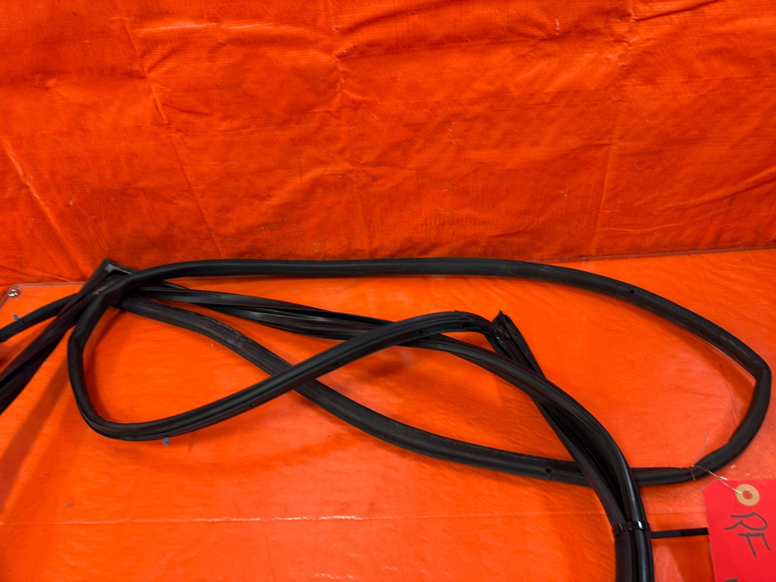 04 08 ACURA TSX   RIGHT FRONT   WEATHER STRIP & RUN CHANNEL OEM 3223