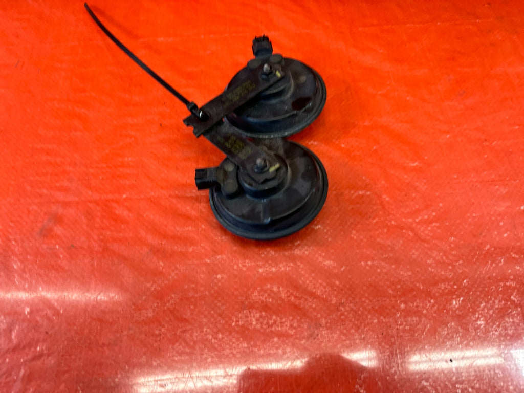 13 16 HYUNDAI GENESIS COUPE   HORN SET / HIGH AND LOW NOTE HORNS   OEM #2197