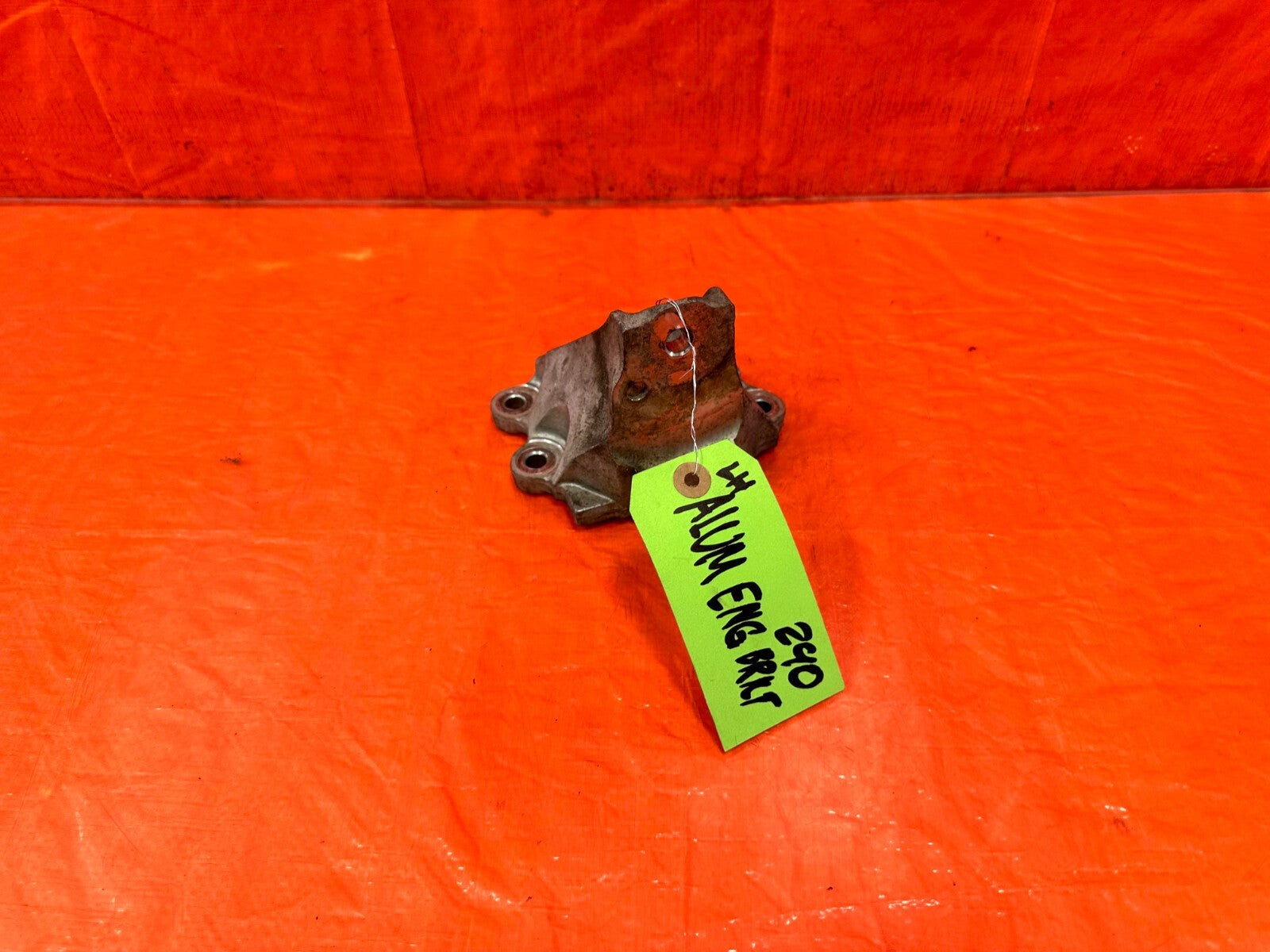 00 09 HONDA S2000   DRIVER LEFT   ALUMINUM ENGINE MOUNT BRACKET   OEM #2900