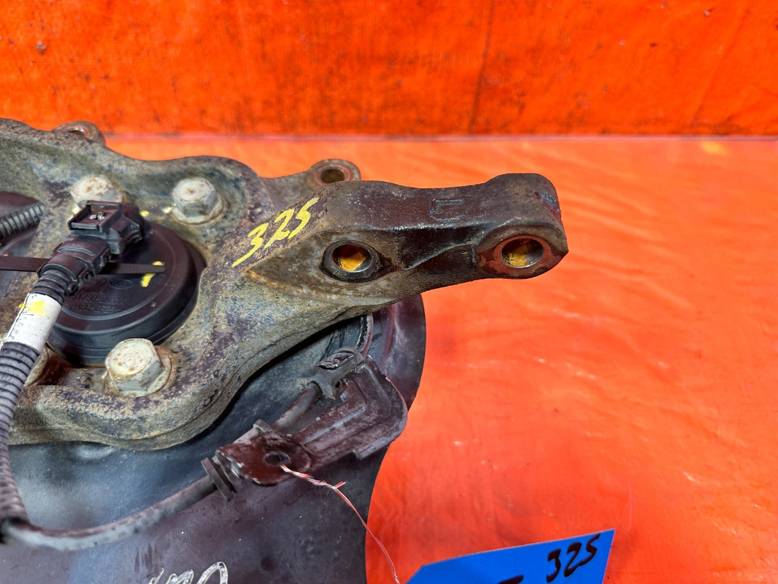 12 16 HYUNDAI GENESIS COUPE   DRIVER LEFT FRONT SPINDLE KNUCKLE HUB   OEM #3252