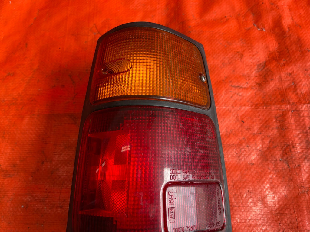 91 97 ISUZU RODEO   DRIVER LEFT   TAIL LIGHT LAMP   OEM FACTORY OE5