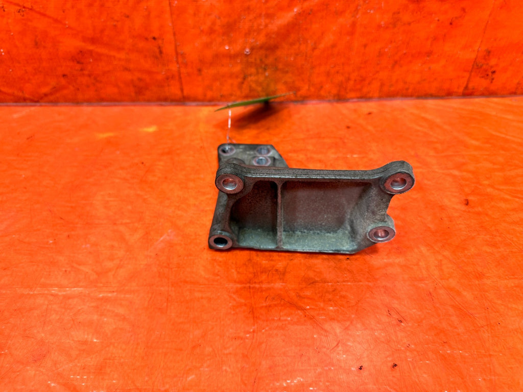 14 15 INFINITI Q50   3.7L   VQ37   AWD PASSENGER RIGHT ALUMINUM ENGINE BRACKET  1